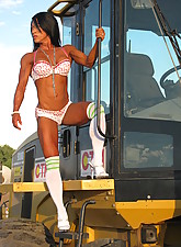Naked Muscle Girls photo 4 of 4