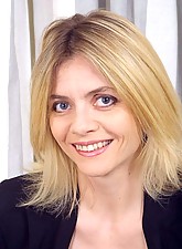 MILF Kiss photo 2 of 15