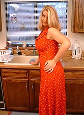 MILF Kiss photo 2 of 15