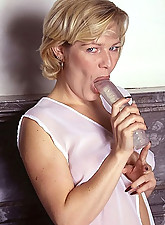 MILF Kiss photo 4 of 15