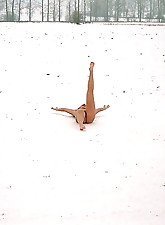 Nude Winter photo 5 of 10