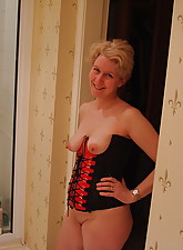 Mature Pussy Pics photo 4 of 5