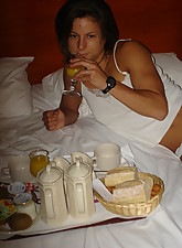 Sarah De Herdt photo 1 of 10