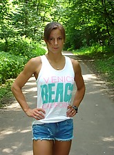 Sarah De Herdt photo 4 of 10