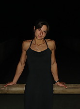 Sarah De Herdt photo 1 of 10