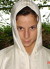 Sarah De Herdt photo 2 of 10