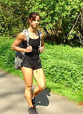 Sarah De Herdt photo 8 of 10
