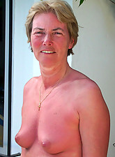 Mature GF photo 3 of 12