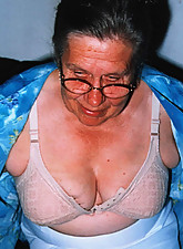 Lustful Granny photo 8 of 10