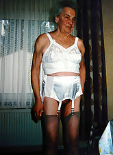 Lustful Granny photo 10 of 10