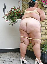 Lustful Granny photo 10 of 10