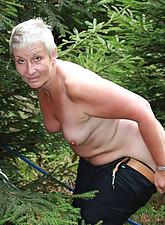 Lustful Granny photo 4 of 10