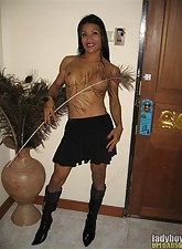 Ladyboy Uploads photo 2 of 6