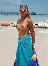 Ladyboy Uploads photo 4 of 6