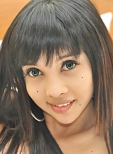 Ladyboy Uploads photo 4 of 6