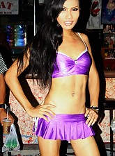 Ladyboy Uploads photo 4 of 6