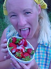 Weird Porn Pics photo 6 of 10