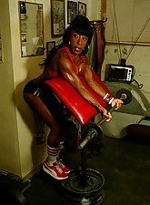 Muscle Black Women photo 4 of 8