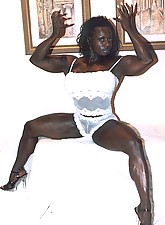 Muscle Black Women photo 5 of 8