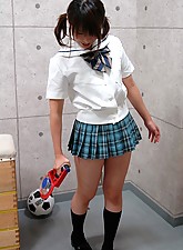 Japan Schoolgirls photo 4 of 5
