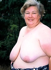 Outdoor BBW photo 3 of 8