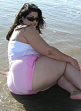 Outdoor BBW photo 6 of 8
