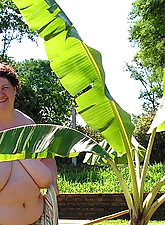 Outdoor BBW photo 5 of 8