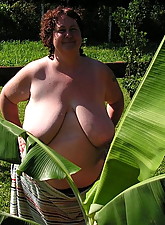 Outdoor BBW photo 5 of 8