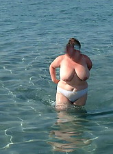Outdoor BBW photo 5 of 8