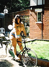 Outdoor BBW photo 4 of 8