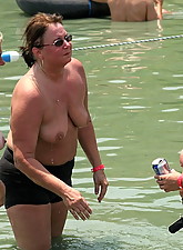 Outdoor BBW photo 4 of 8